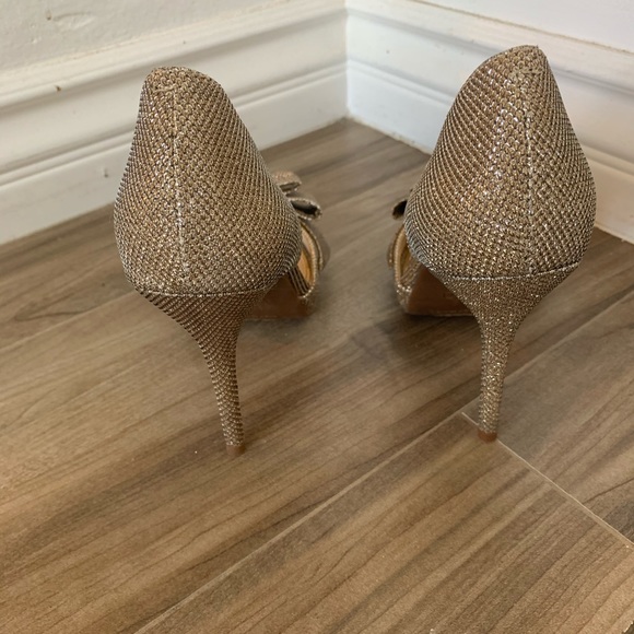 Jessica Simpson Gold Heels - Picture 3 of 5